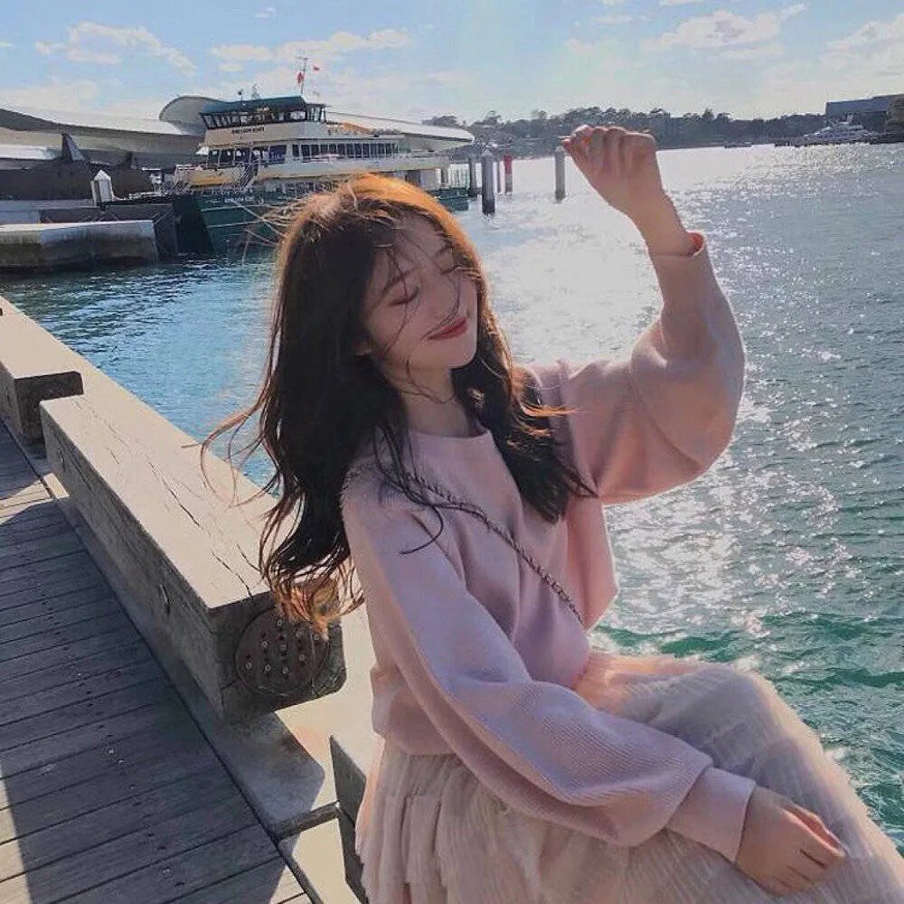 彼女
